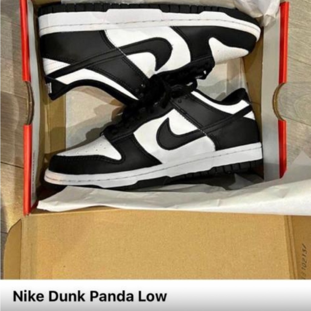 Panda, black and white Nike dunks low top
